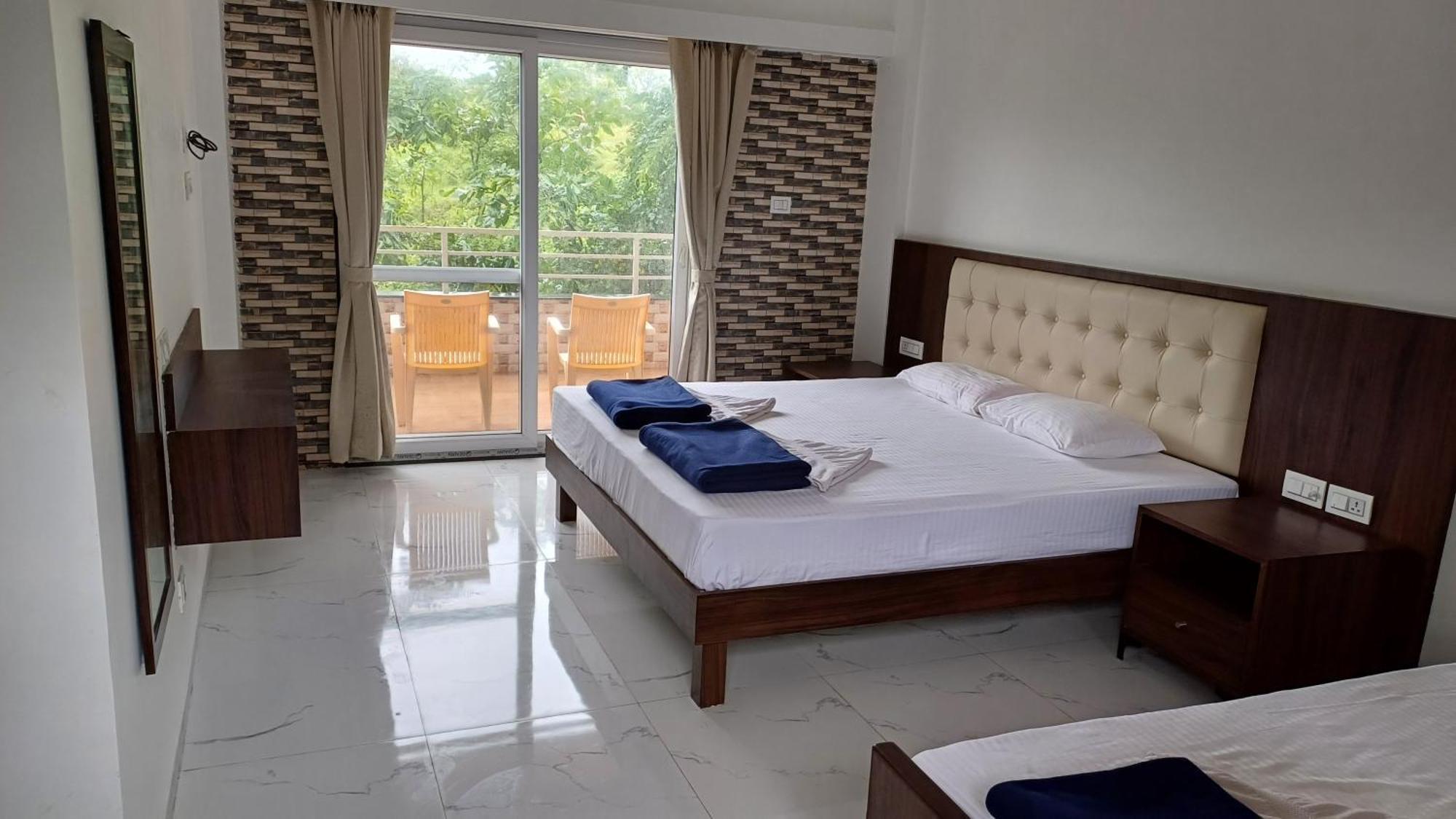 Papa House Aparthotel Karandi Khurd Exterior photo